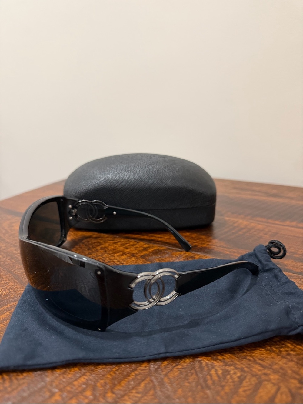 Black Chanel VR-Style Protective sunglasses with Hard Case - Picture 2 of 5